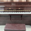 1986 Yamaha contemporary-style piano in polished mahogany - Upright - Console Pianos